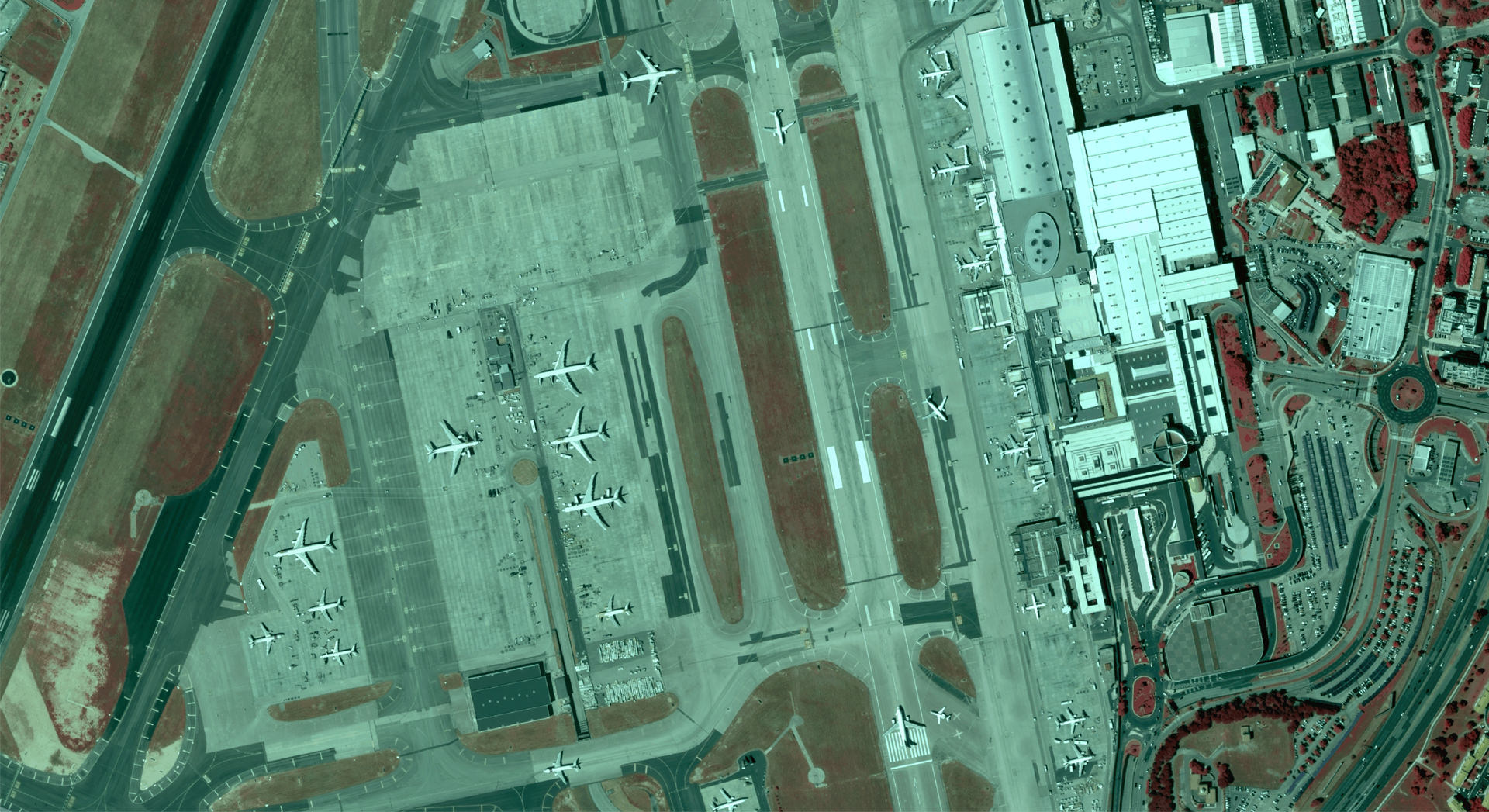 FAQs SMOS - Ortofotomapa do aeroporto de Lisboa em cor falsa